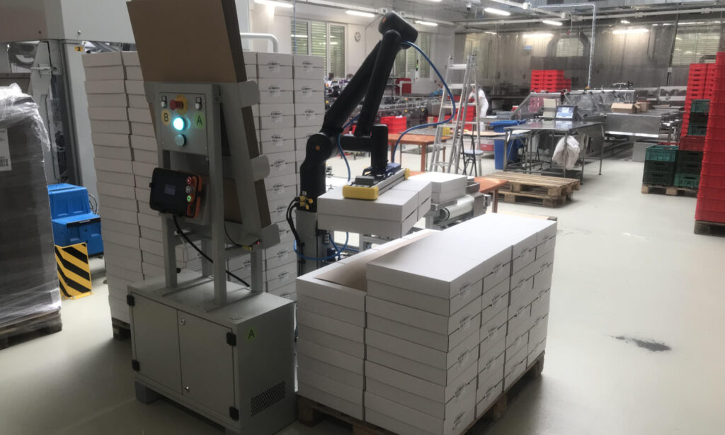 Uniwersalny paletyzator kolaboracyjny HEXA. Uniwersalne rozwiązanie do opakowań wrap-around.