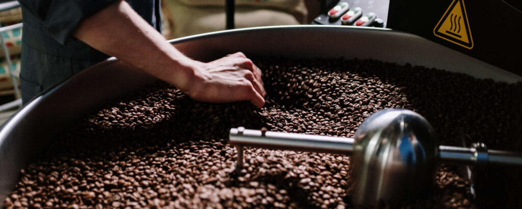 Proces palenia kawy. Blog - produkcja żywności.